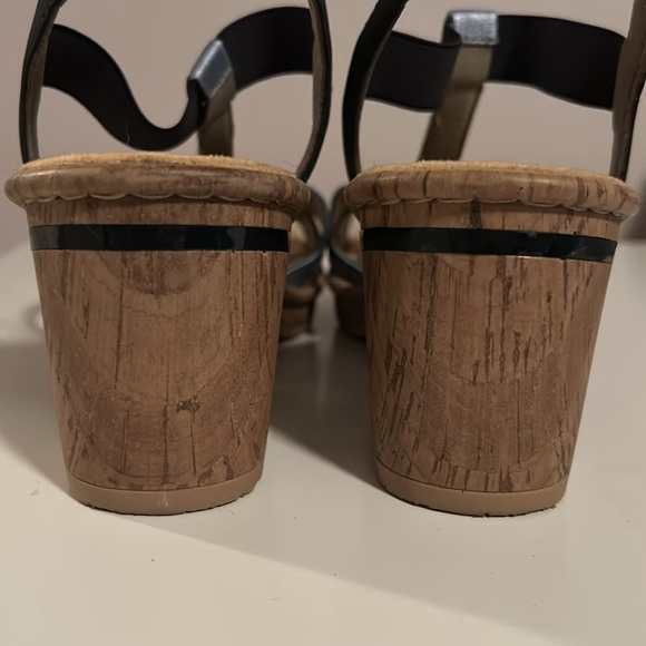 Women’s casual t-strap sandals. Size 40 or 8.5 - Picture 5 of 7